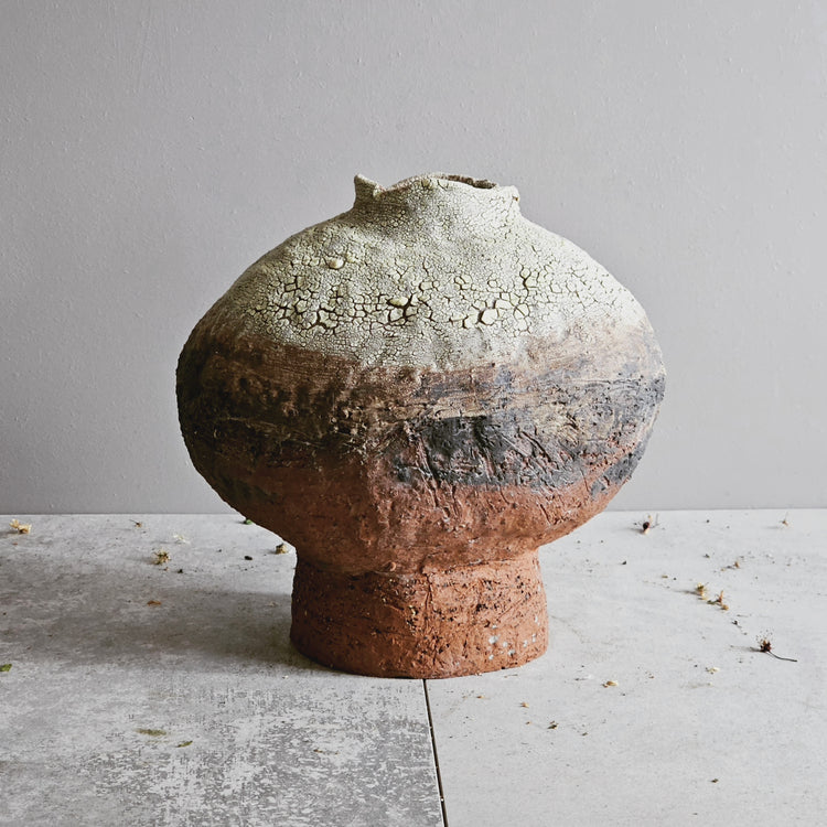 Efeso / vaso in grès rosso stratificato bianco e nero