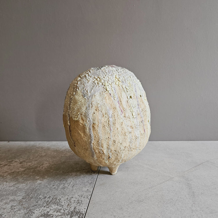 Pet / scultura in grès e smalti stratificati