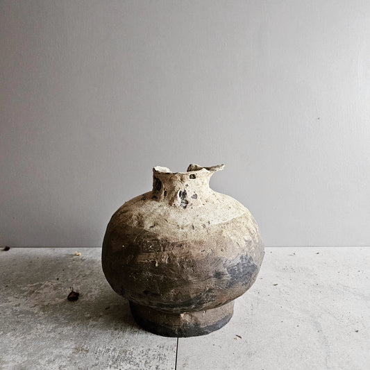 Efeso / vaso in grès nero stratificato bianco vulcanico