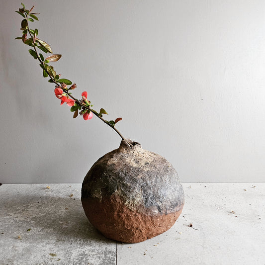 Efeso / vaso in grès rosso stratificato bianco e nero