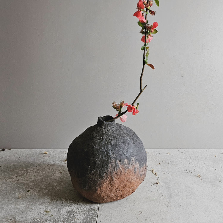 Efeso / vaso in grès rosso stratificato nero