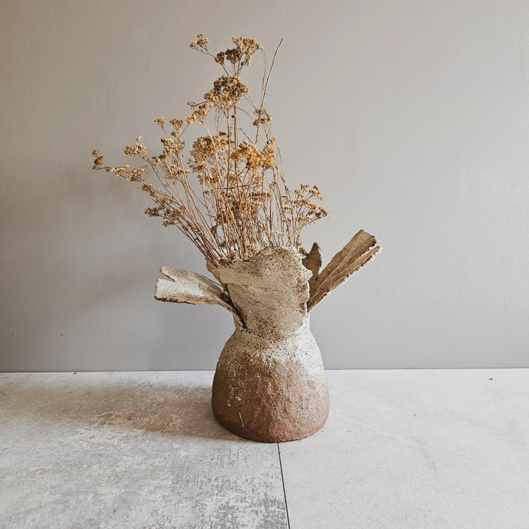 Fiore di roccia / vaso in grès rosso e smalto vulcanico