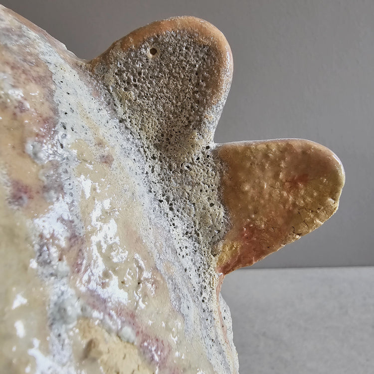 Pet / scultura in grès e smalti stratificati