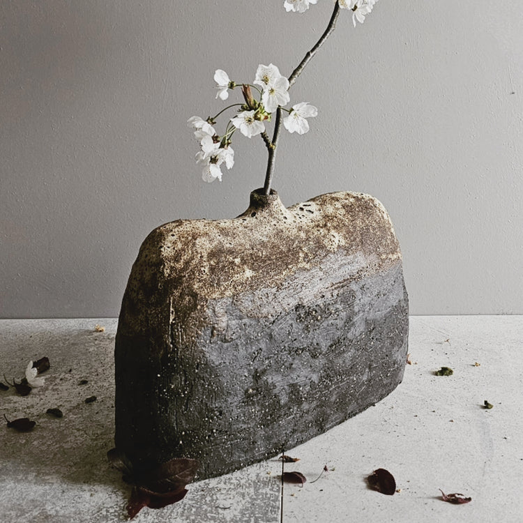 Pompei / vaso in grès nero stratificato