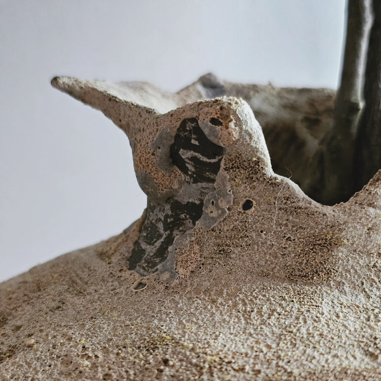 Efeso / vaso in grès nero stratificato bianco vulcanico