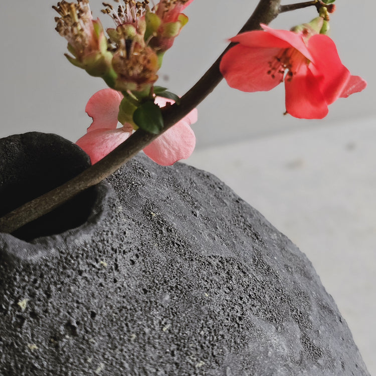 Efeso / vaso in grès rosso stratificato nero