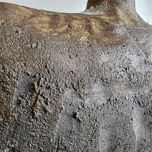 Pompei / vaso in grès e smalto nero vulcanico