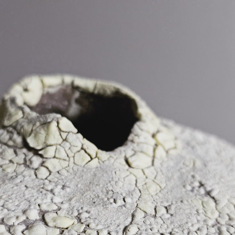 Efeso / vaso in grès rosso stratificato bianco