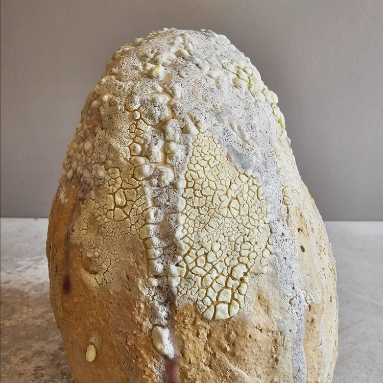 Pet / scultura in grès e smalti stratificati