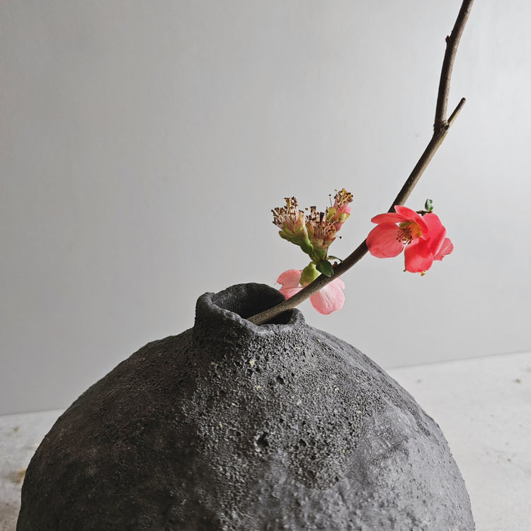 Efeso / vaso in grès rosso stratificato nero