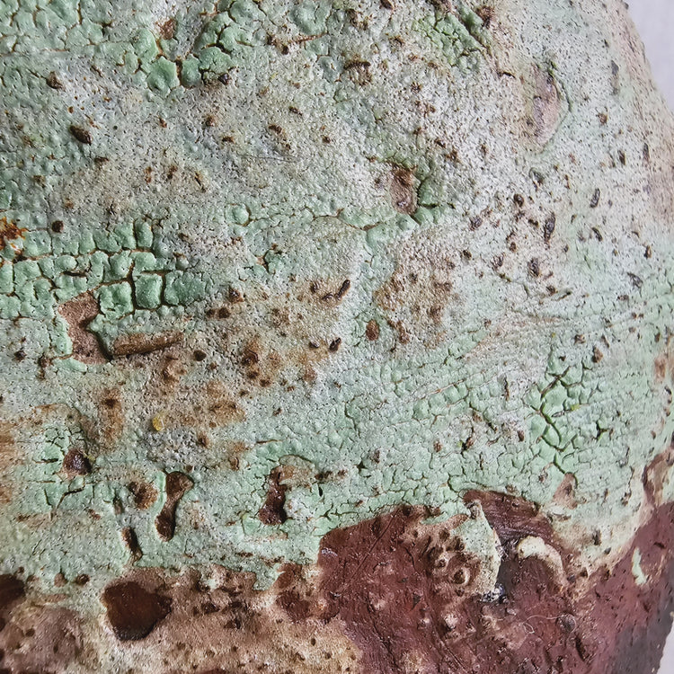 Tebe / vaso in grès rosso e smalto vulcanico