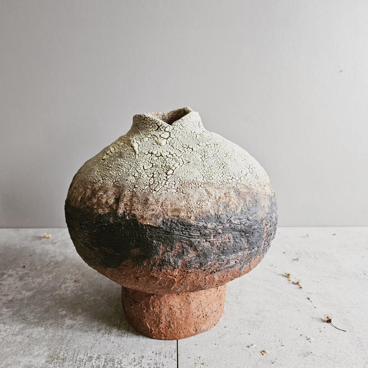 Efeso / vaso in grès rosso stratificato bianco e nero