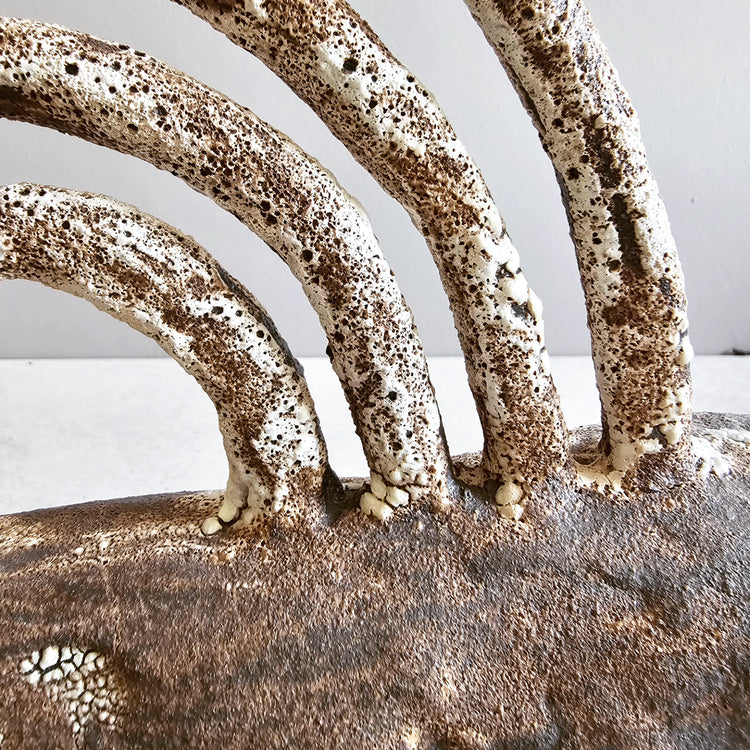 Animale / grès nero e smalti ossidati