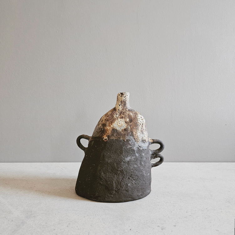 Piccolo vaso / grès nero e smalto ossidato