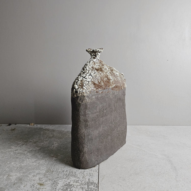 Pompei / vaso in grès nero e smalto crepato