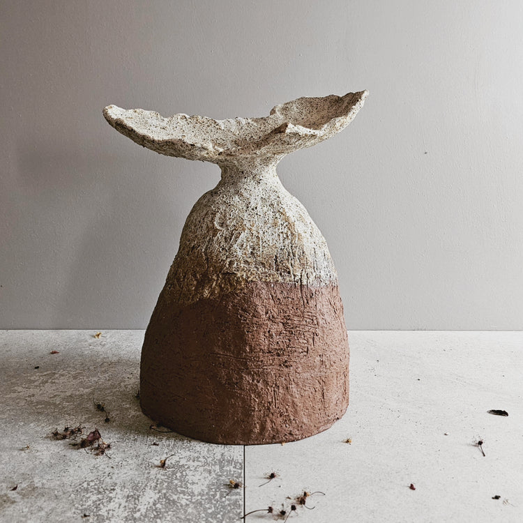 Fiore di roccia / vaso in grès rosso e smalto bianco