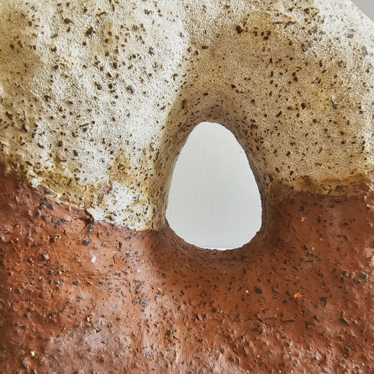 Tebe / vaso in grès rosso e smalto vulcanico