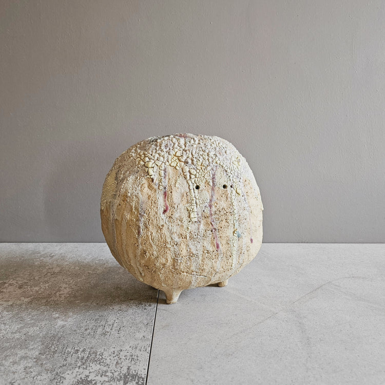 Pet / scultura in grès e smalti stratificati