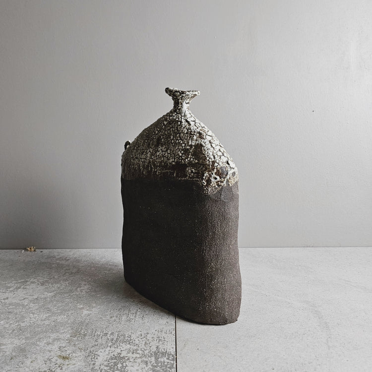 Pompei / vaso in grès nero e smalto crepato