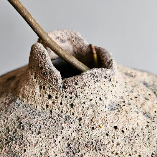 Efeso / vaso in grès rosso stratificato bianco e nero