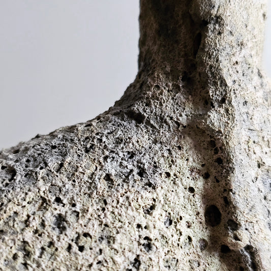 Naxos / vaso in grès crema stratificato bianco e nero