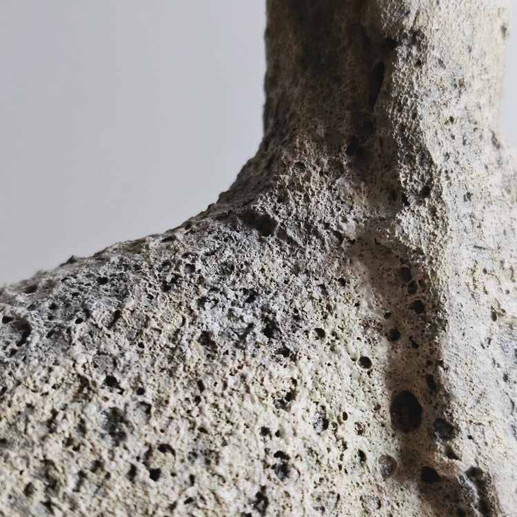 Naxos / vaso in grès crema stratificato bianco e nero