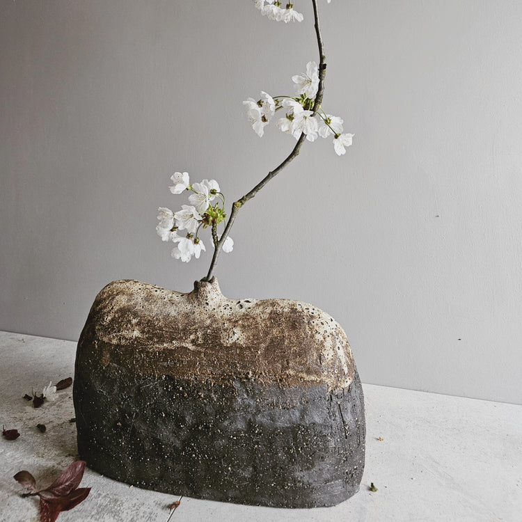 Pompei / vaso in grès nero stratificato