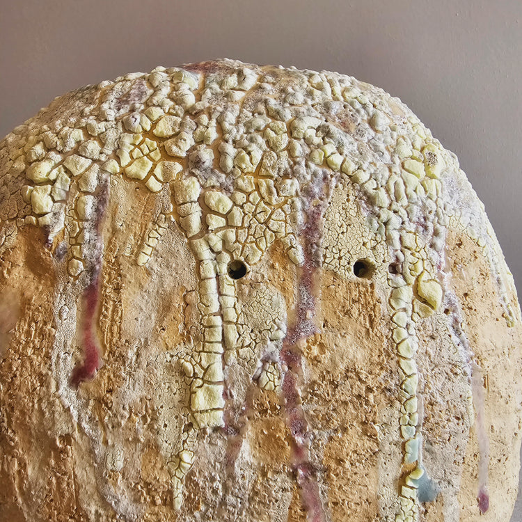 Pet / scultura in grès e smalti stratificati