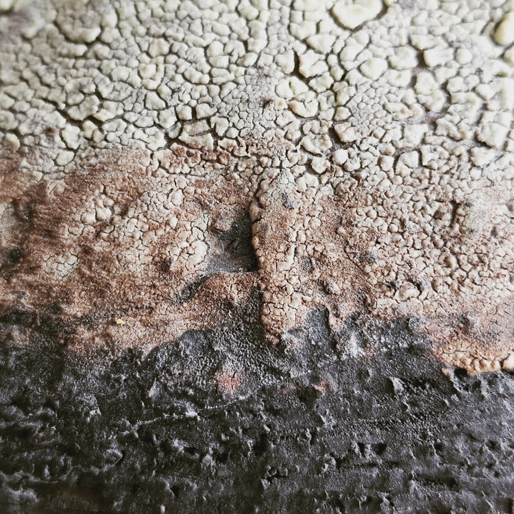 Efeso / vaso in grès rosso stratificato bianco e nero