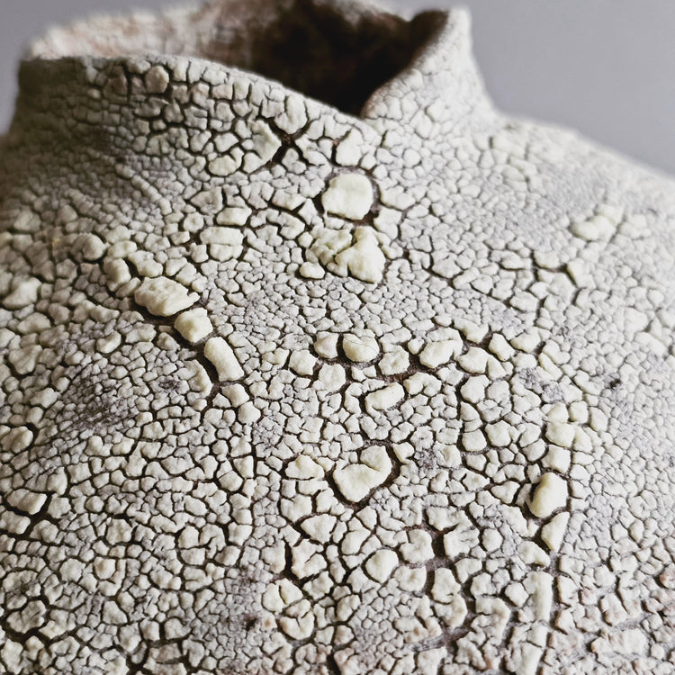 Efeso / vaso in grès rosso stratificato bianco e nero