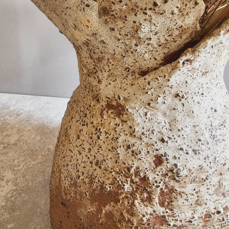 Fiore di roccia / vaso in grès rosso e smalto vulcanico