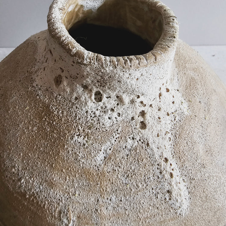 Efeso / vaso in grès rosso stratificato bianco