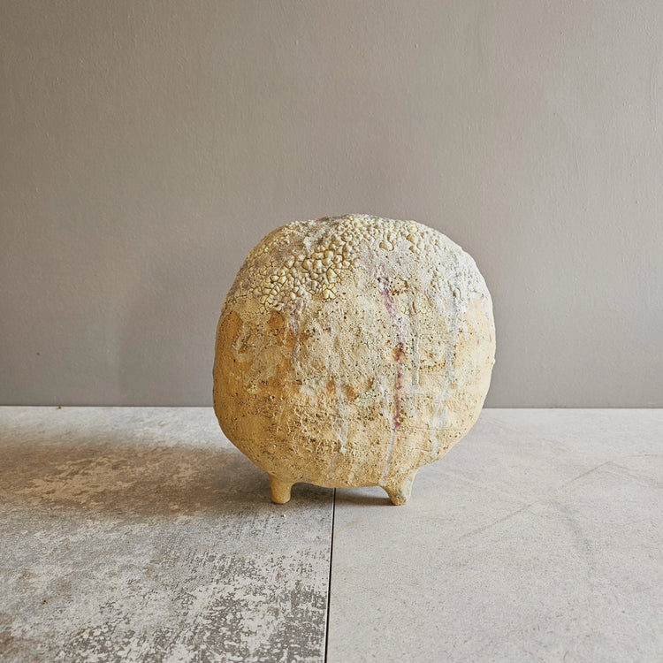 Pet / scultura in grès e smalti stratificati