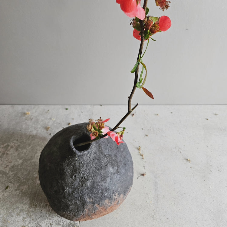 Efeso / vaso in grès rosso stratificato nero