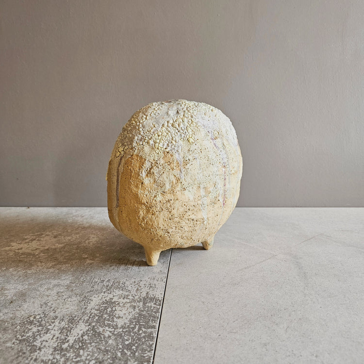 Pet / scultura in grès e smalti stratificati