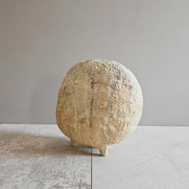 Pet / scultura in grès e smalti stratificati