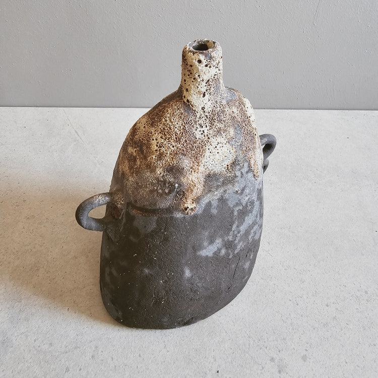 Piccolo vaso / grès nero e smalto ossidato