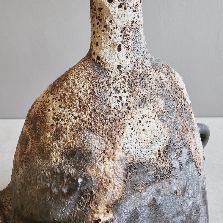 Piccolo vaso / grès nero e smalto ossidato