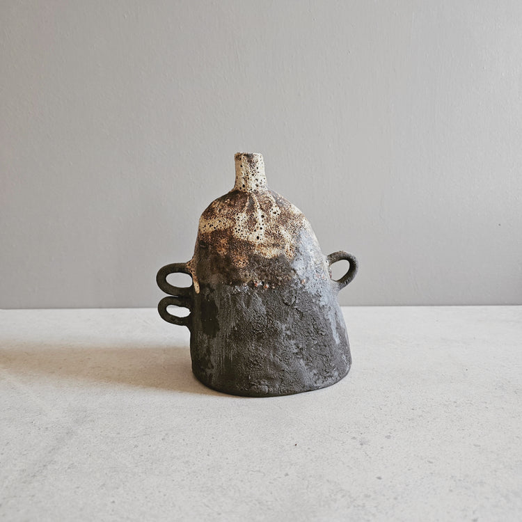 Piccolo vaso / grès nero e smalto ossidato