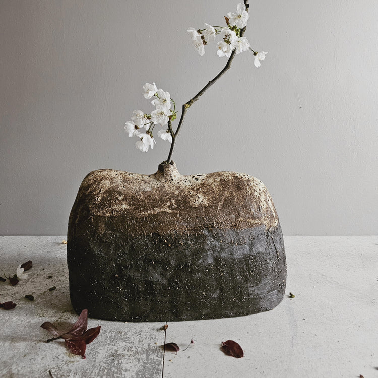 Pompei / vaso in grès nero stratificato