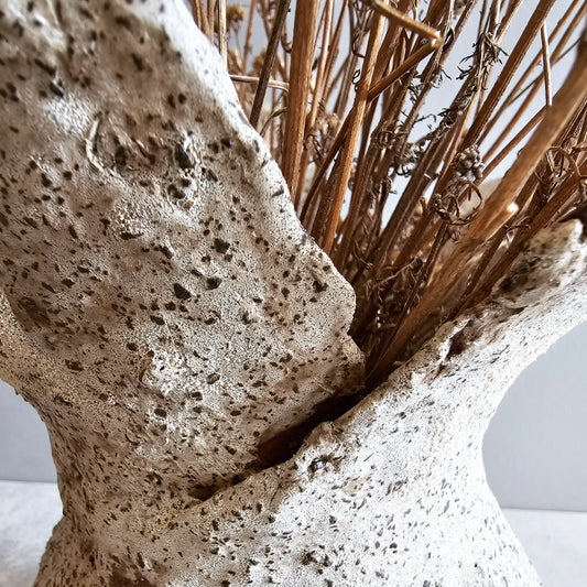 Fiore di roccia / vaso in grès rosso e smalto vulcanico