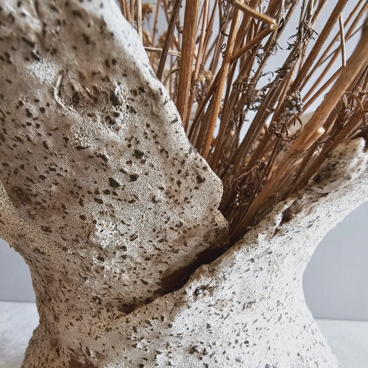 Fiore di roccia / vaso in grès rosso e smalto vulcanico